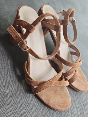 **SOLD** Women's Brown Suede Strappy Block Heel Sandals